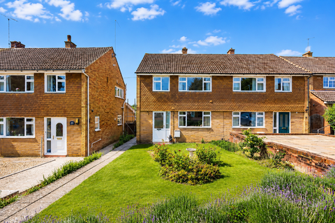 3 bed property, in Commons Lane, £425,000