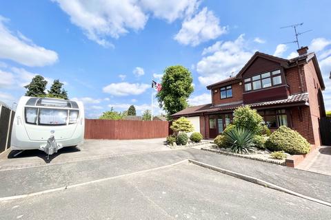 4 bed property, in Fernhurst Drive, £385,000