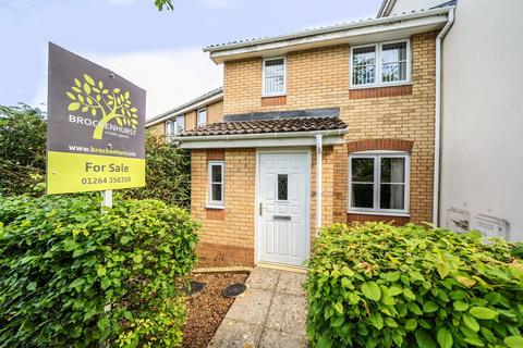2 bed property, in Elder Crescent, £275,000