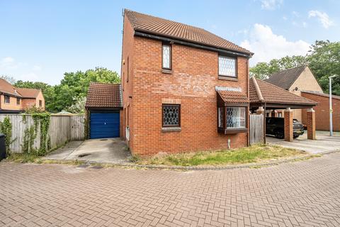 4 bed property, in Juliana Close, £375,000