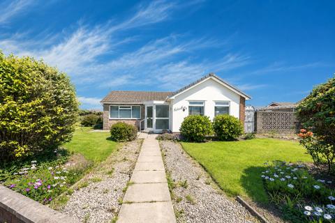2 bed property, in Norbury Close, £290,000