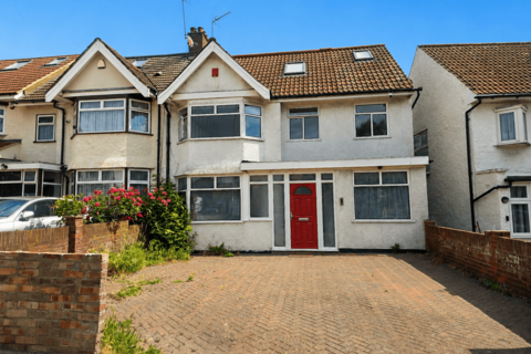 5 bed property, in Renters Avenue NW4, £890,000