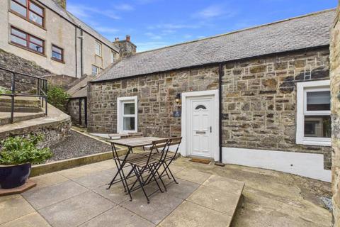 1 bed property, in Low Shore, £80,000