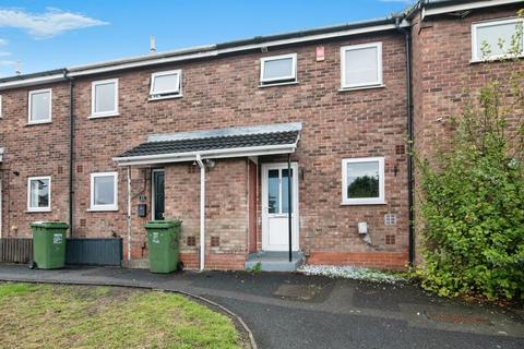 2 bed property, in Huins Close, £160,000