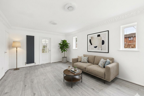 5 bed property, in Southlands, £375,000