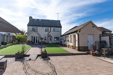 3 bed property, in Cavendish Grove, £650,000