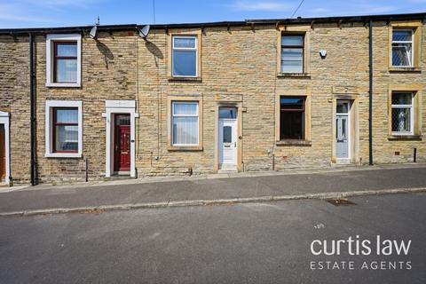 2 bed property, in St. Lawrence Street, £135,000