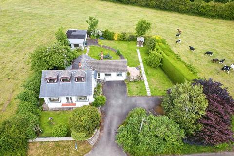 5 bed property, in Stryt Isa, £600,000