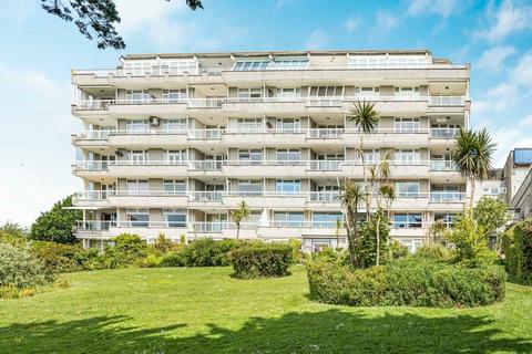 2 bed property, in Park Hill Road, £310,000