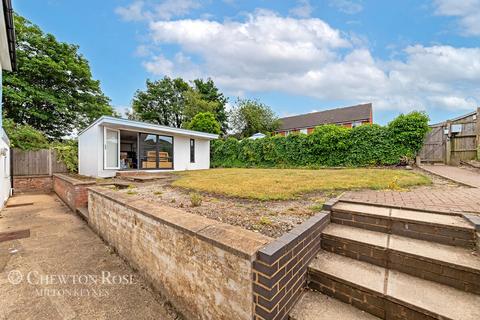 4 bed property, in High Street, £700,000