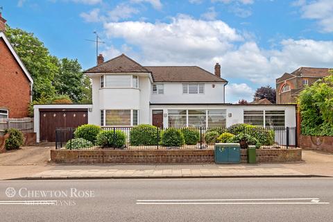 4 bed property, in High Street, £700,000