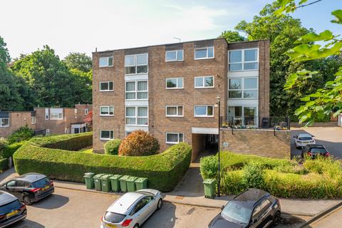 1 bed property, in Gledhow Wood Close, £80,000