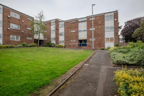 1 bed property, in Villa Court, £58,000
