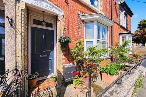 4 bed property, in Oxenden Street, £350,000