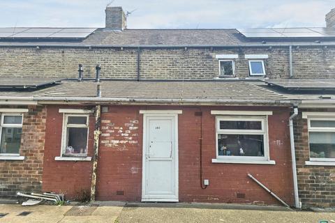 2 bed property, in Chestnut Street, £40,000
