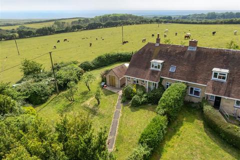 3 bed property, in Mottistone, £385,000