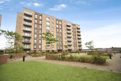 1 bed property, in Stirling Drive, £190,000