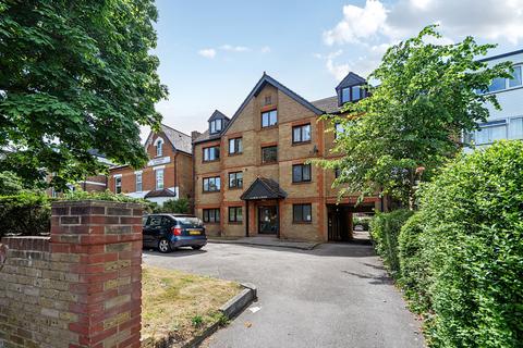 1 bed property, in Burnt Ash Hill, £275,000