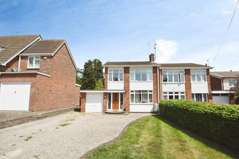 3 bed property, in Docklands Avenue, £550,000