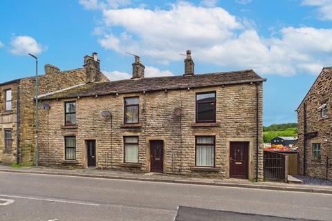 2 bed property, in Market Street, £180,000
