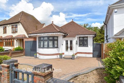 2 bed property, in Lake Rise, £575,000