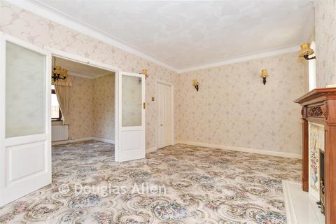 2 bed property, in Lake Rise, £625,000