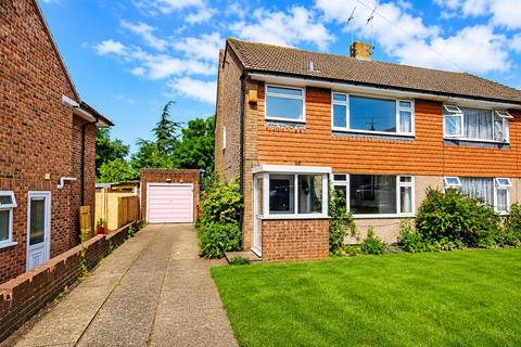 3 bed property, in Penshurst Close, £375,000