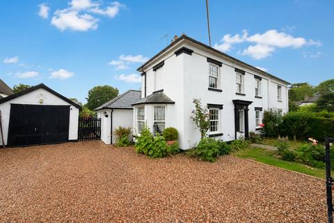 3 bed property, in The Street, £400,000