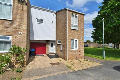 3 bed property, in Newbury Close, £250,000