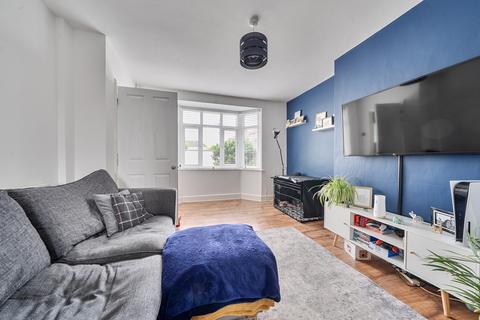 2 bed property, in Dundry Close, £290,000