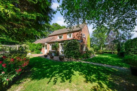 3 bed property, in Hornash Lane, £600,000