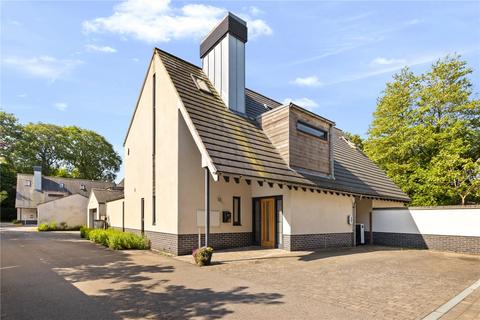 4 bed property, in Evergreen Drive, £600,000