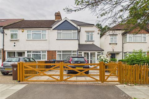 3 bed property, in Lyndhurst Avenue, £625,000