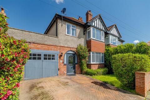 4 bed property, in 12 Wellmeadow Road, £520,000