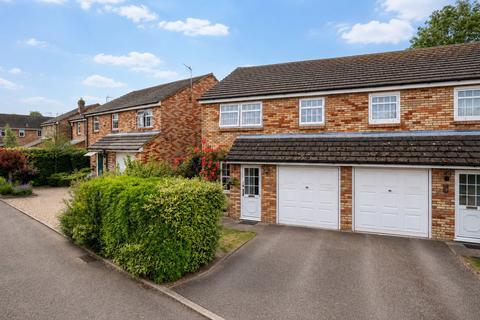 3 bed property, in Old Farm, £450,000