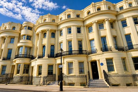 1 bed property, in Brunswick Square, £145,000