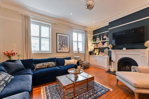 2 bed property, in Battersea Park Road, £565,000