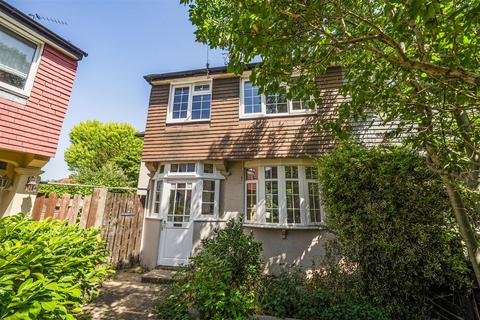 3 bed property, in Barnsbury Crescent, £550,000
