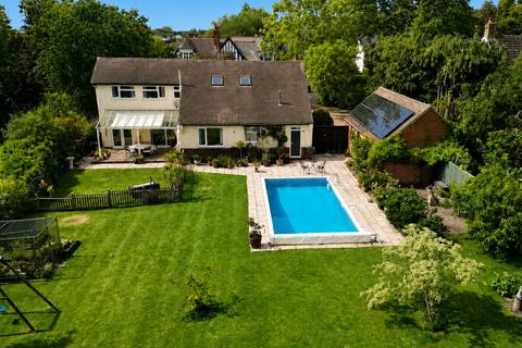 5 bed property, in Burberry, £875,000