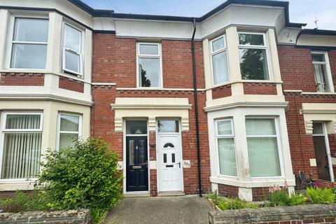 2 bed property, in Queen Alexandra Road, £165,000