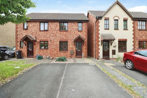2 bed property, in Fennel Drive, £290,000