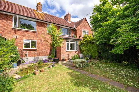 2 bed property, in Briar Way, £330,000