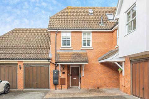 1 bed property, in St. Marys Fields, £200,000