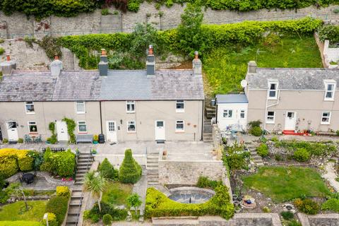 2 bed property, in Cwlach Street, £180,000