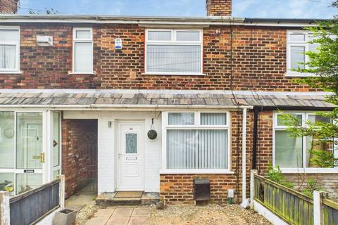 2 bed property, in Chadwick Road, £125,000