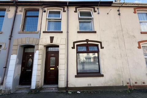 3 bed property, in 35 Bassett Terrace, £89,000