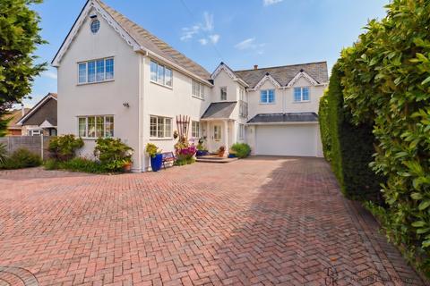 5 bed property, in Havant Road, £875,000