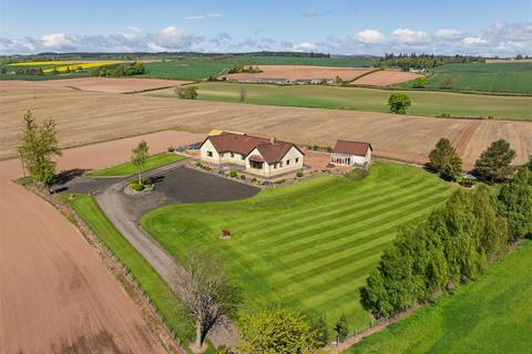 6 bed property, in Silverwell, £643,000