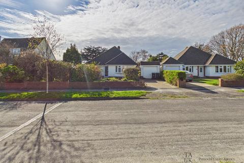 3 bed property, in St Thomas Avenue, £520,000