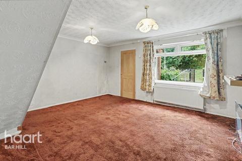3 bed property, in The Brambles, £250,000